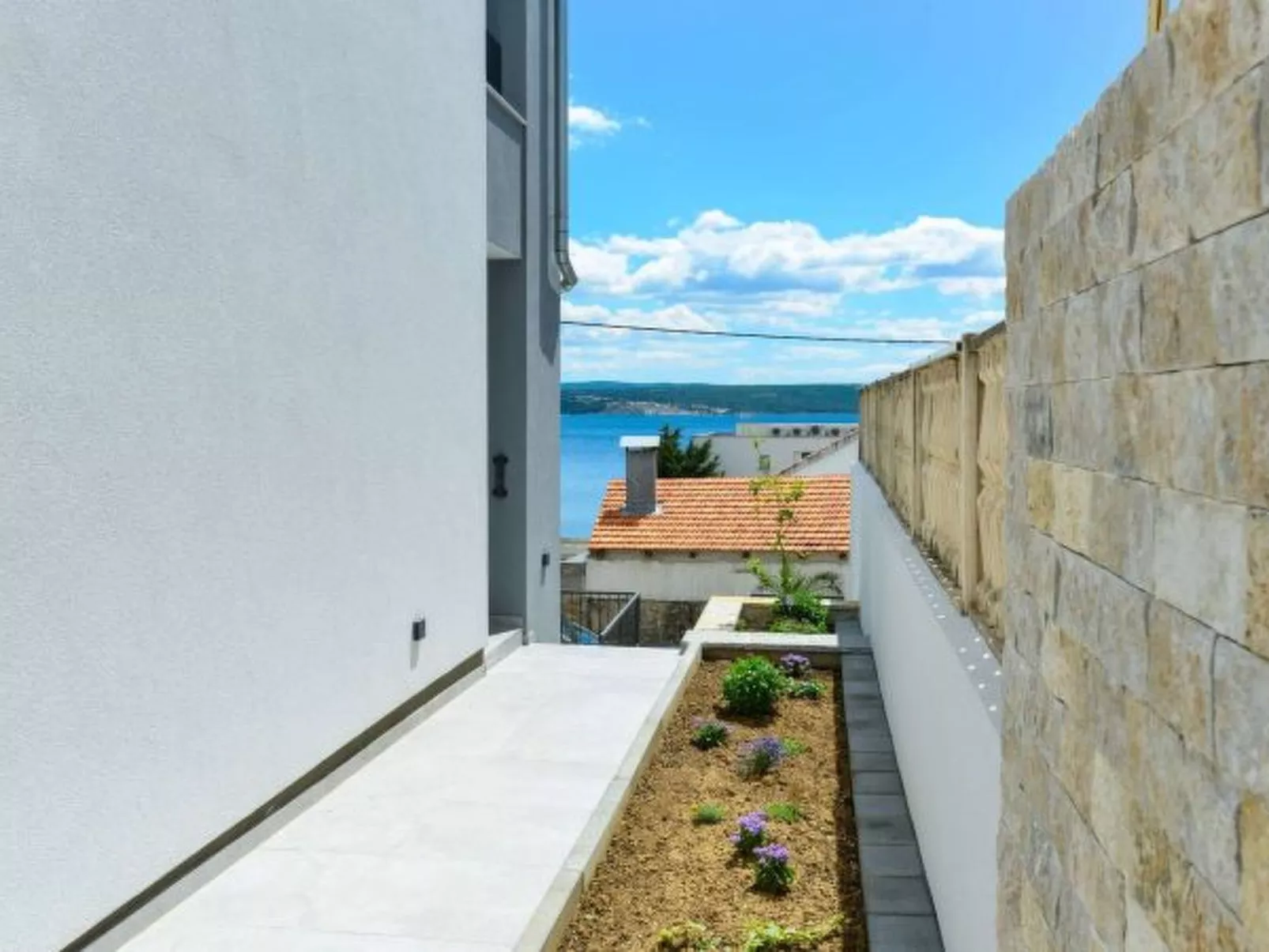 Modern Villa Futura with pool - Draußen