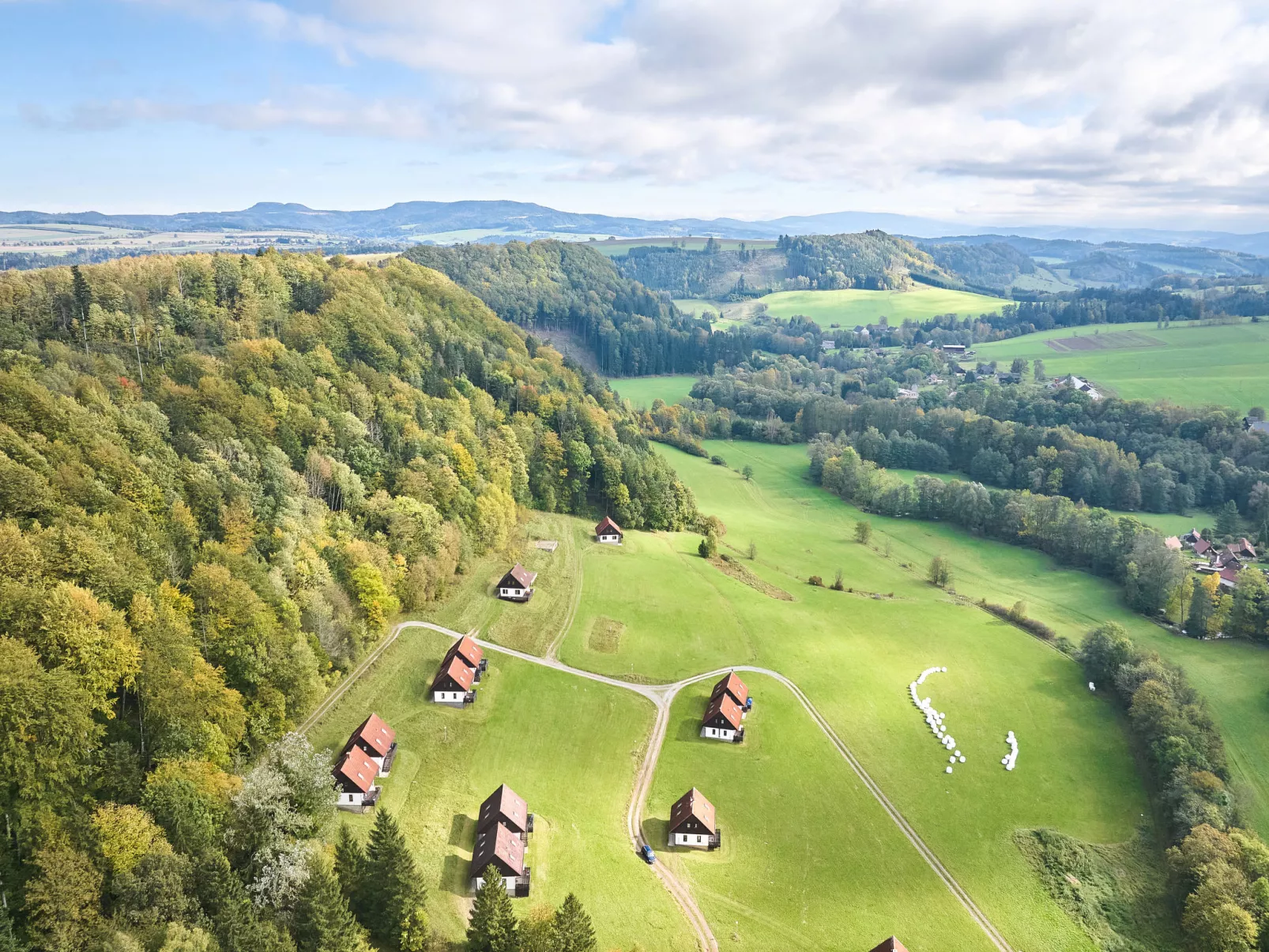 Green Valley Park Stárkov 9 - Umgebung