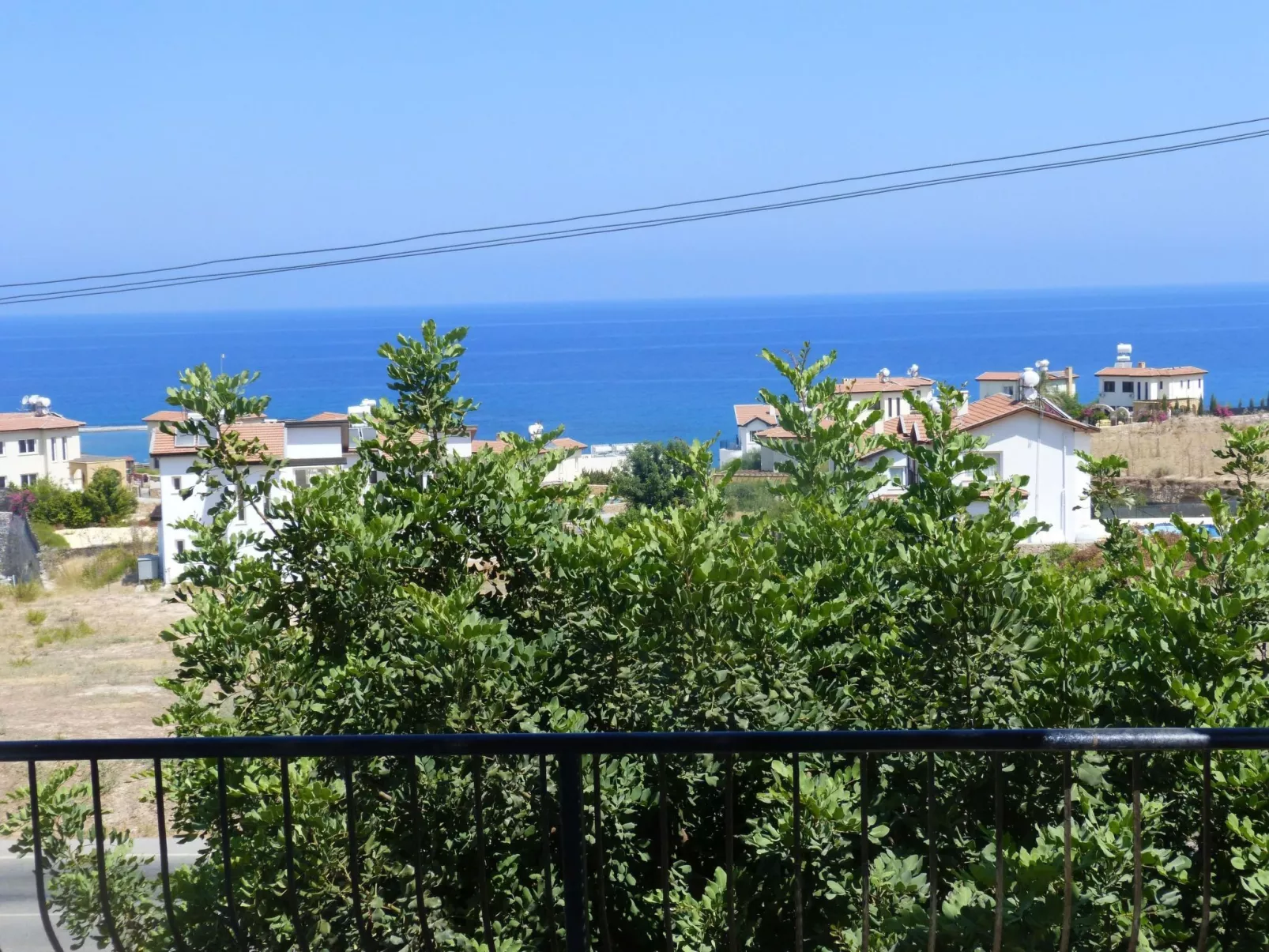 Ferienvilla mit Blick auf das Wasser - Draußen