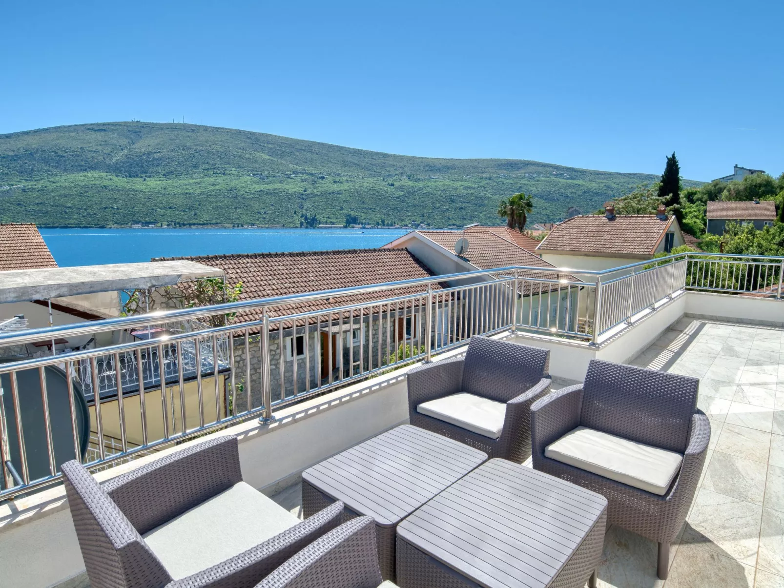 Ljubica Superior 3-Zimmer-Apartment mit Meerblick - Drinnen