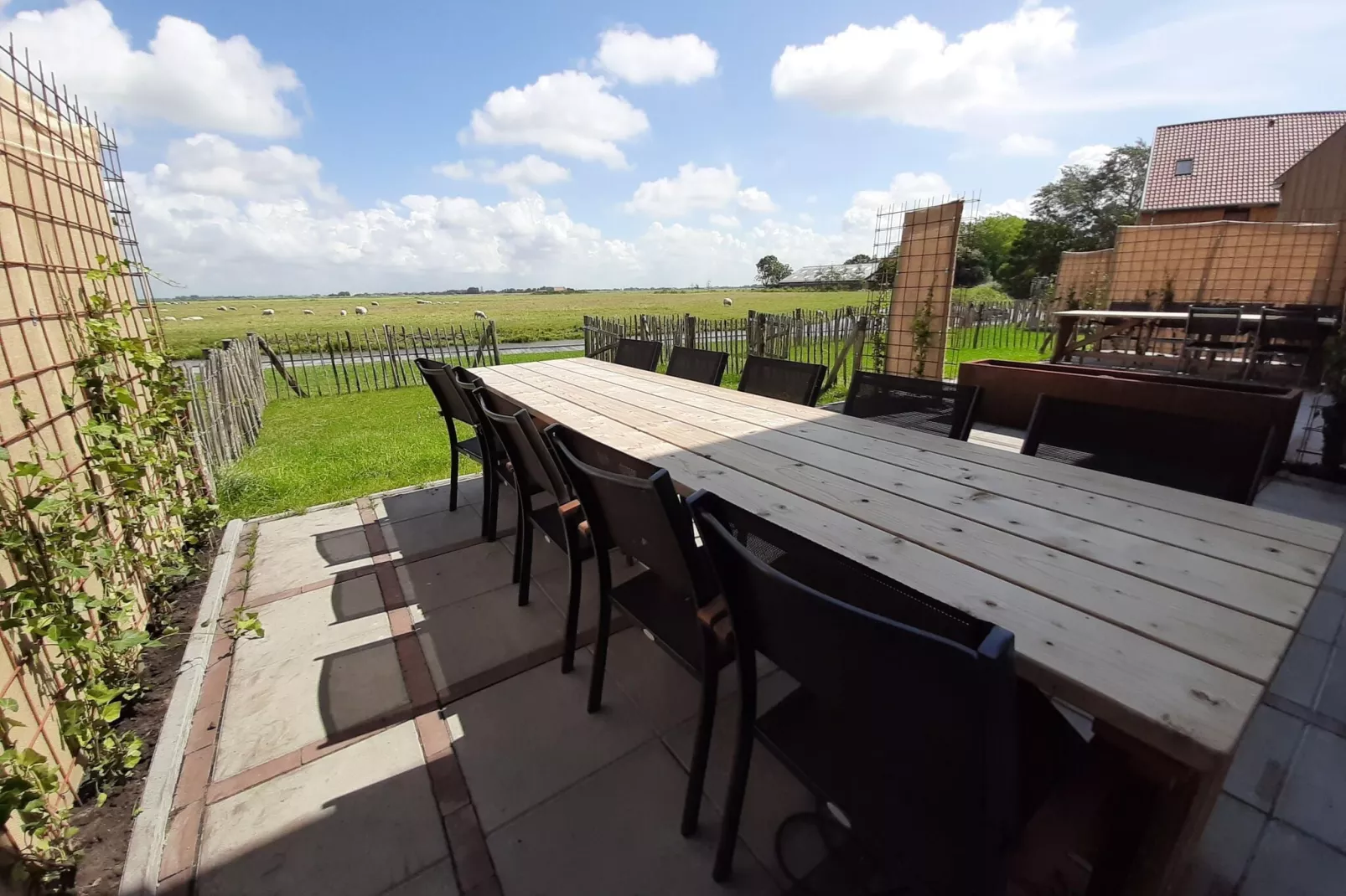 Friese Villa 2 in Leons-Terrassenbalkon
