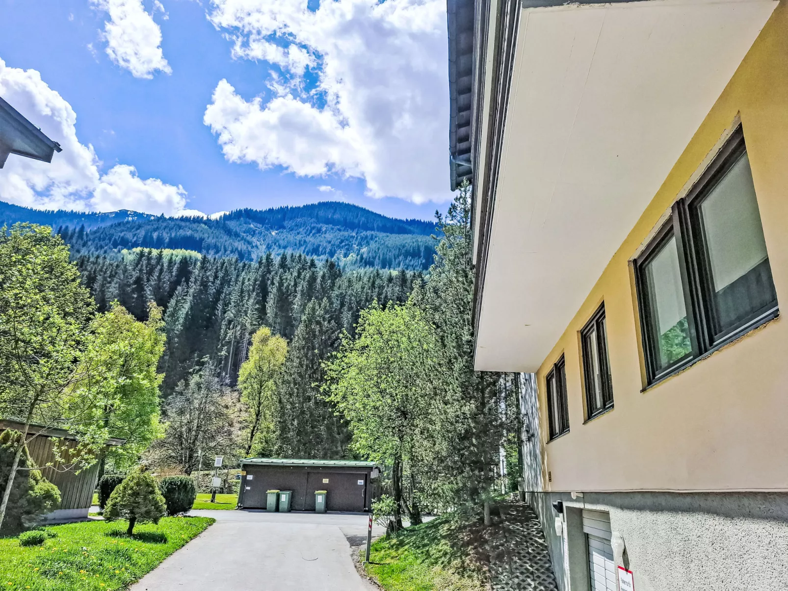 Kirchenblick - Outside