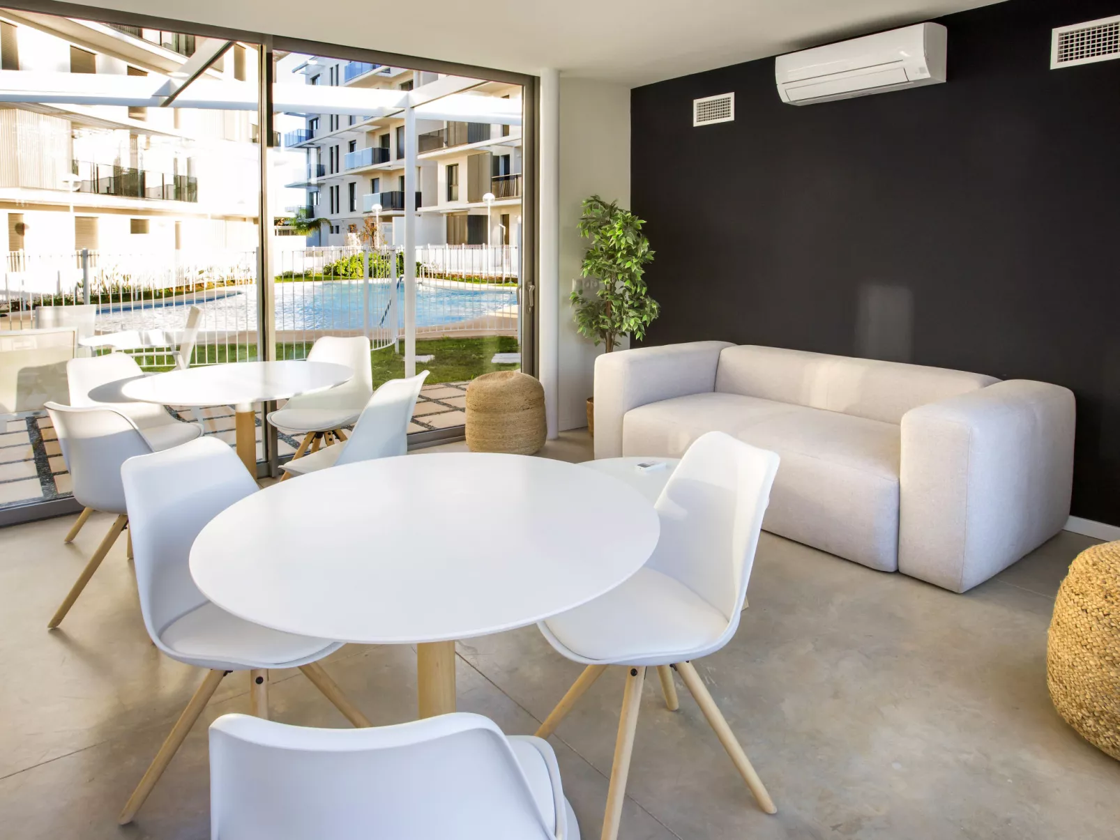 Marina Real III - Inside