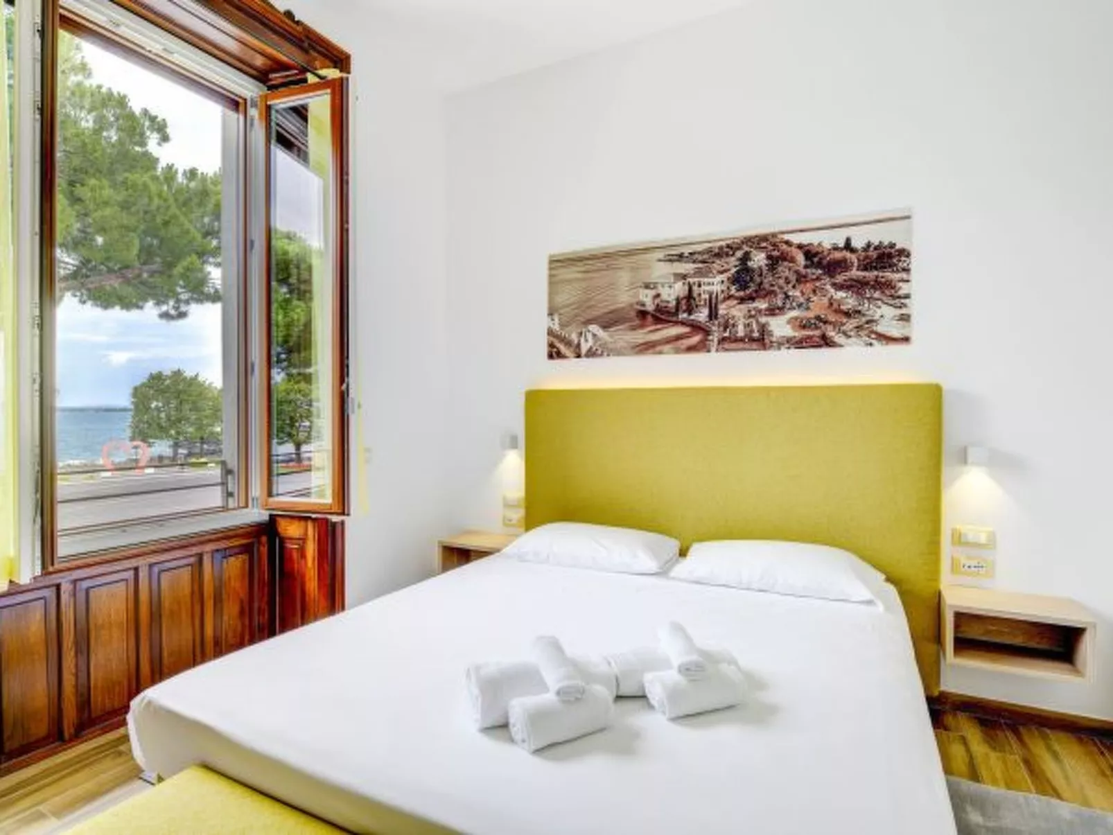 Desenzanoloft Palazzo Visconti-Collo Lungo Giallo - Image-tags.info