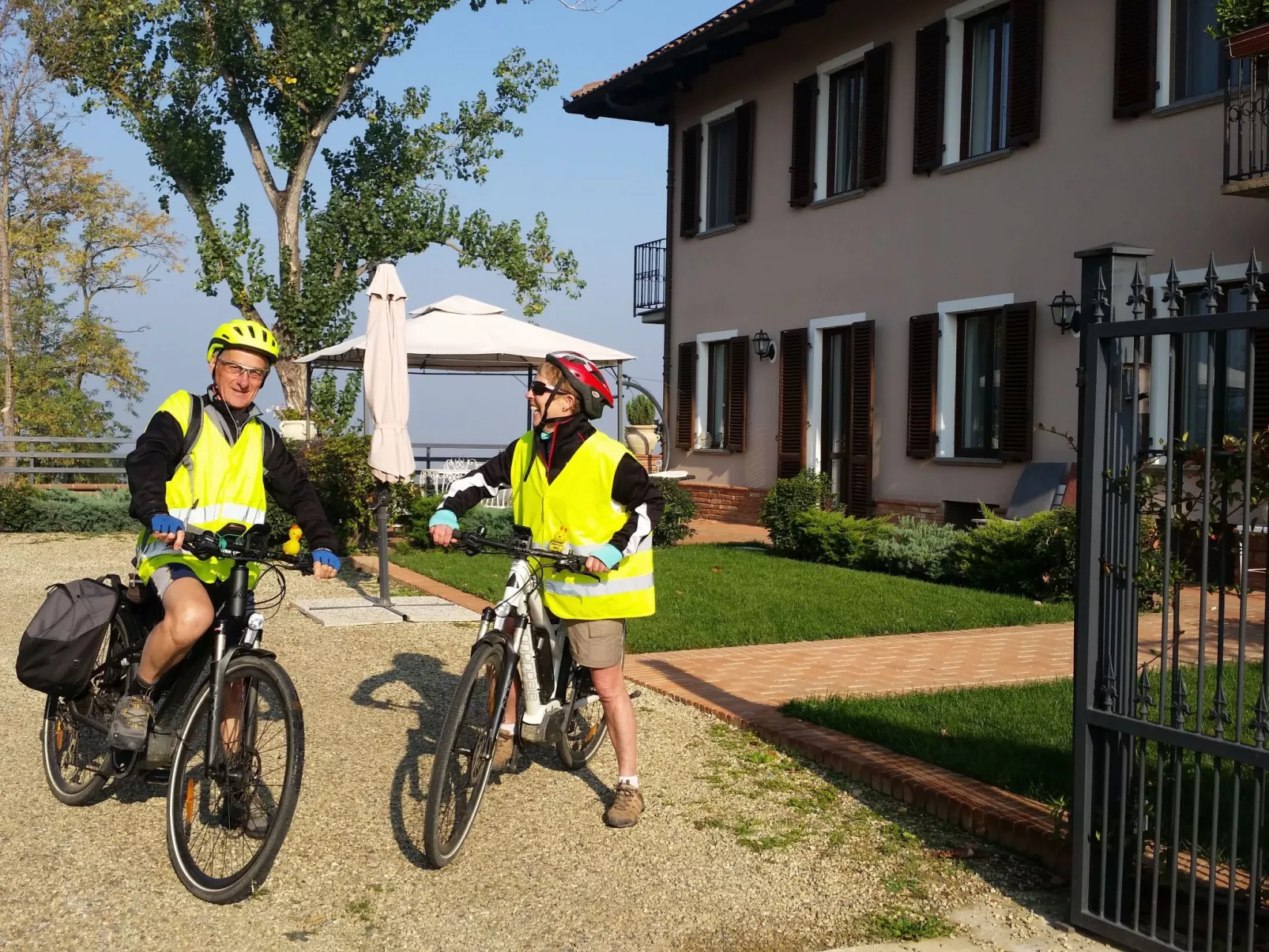 In Azzano D'asti mit Kleiner Terrasse - Image-tags.info