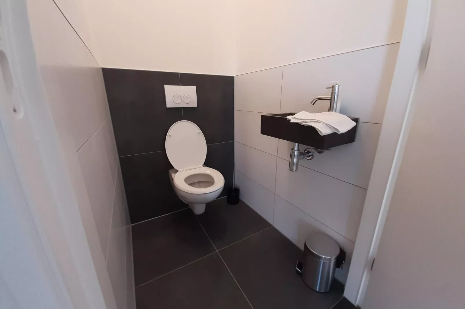 Friese Villa 3 in Leons-Bathroom