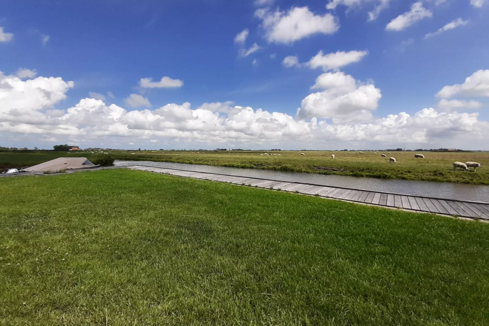 Friese Villa 3 in Leons-Areas summer 20km