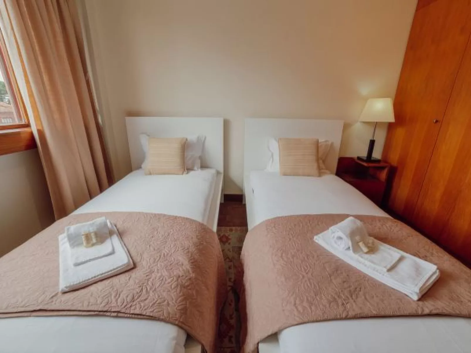 GRAND BOTANIC GARDEN APARTMENT by VACATIONY - Inside