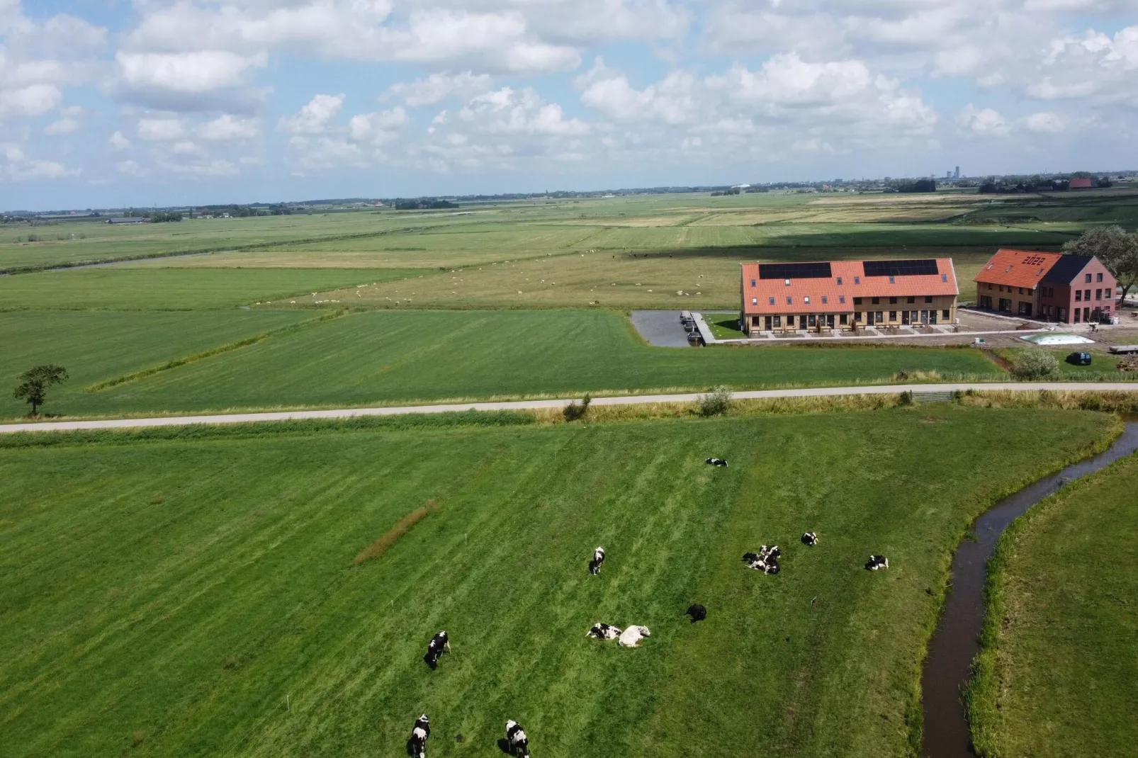 Friese Villa 3 in Leons-Areas summer 1km