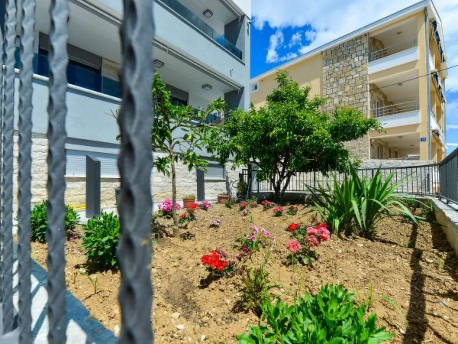 Modern Villa Futura with pool - Draußen