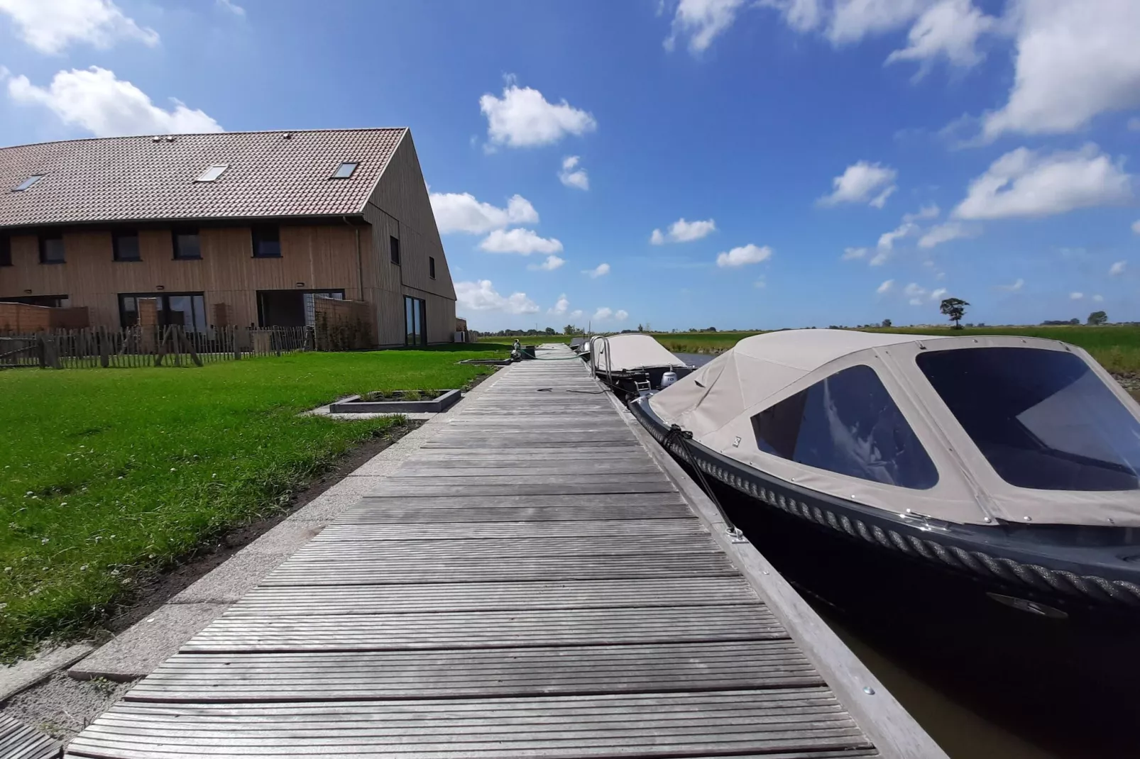 Friese Villa 4 in Leons-Gardens summer