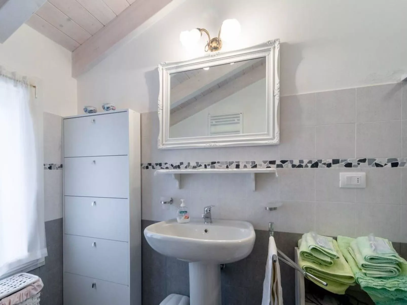 Ferienzimmer 'Mansarda Lina' mit Terrasse - Dedans