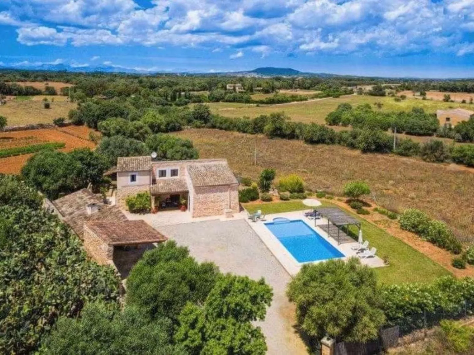 Wunderschönes Landhaus im Landhausstil mit Pool am Ortsrand von Felanitx - Draußen