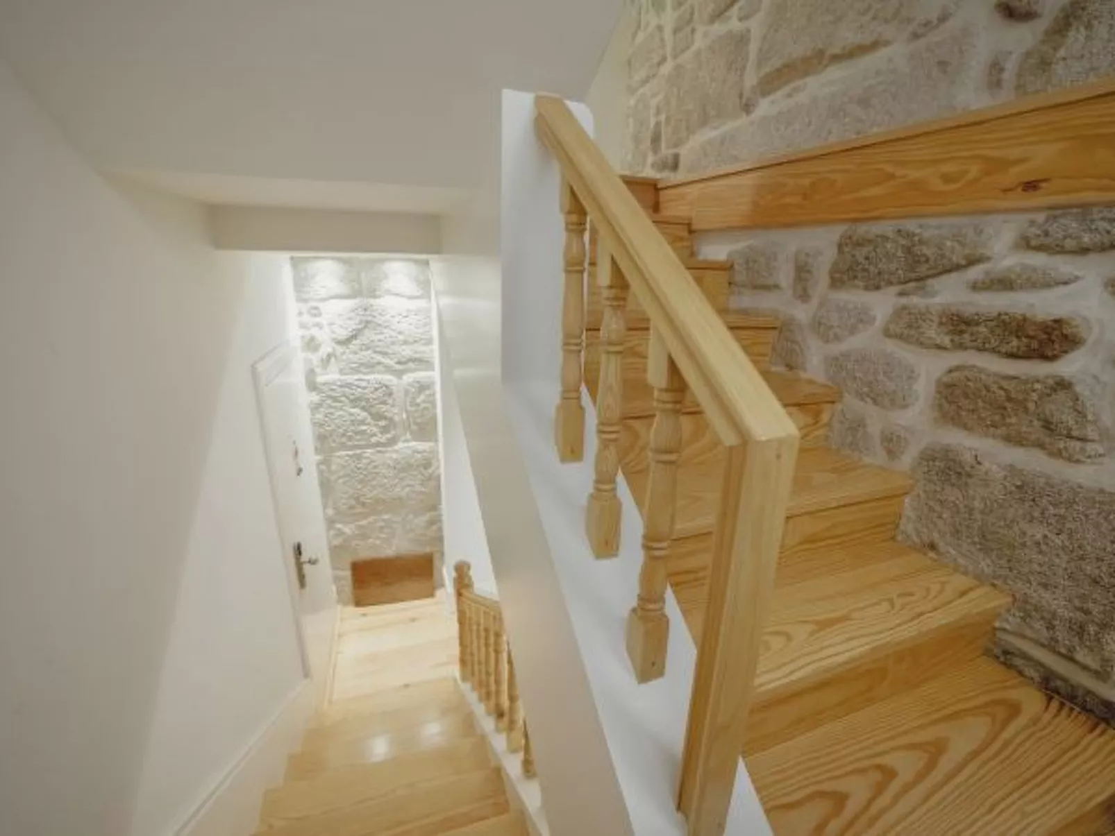 DOWNTOWN CLERIGOS with RIVER VIEW by VACATIONY - Inside