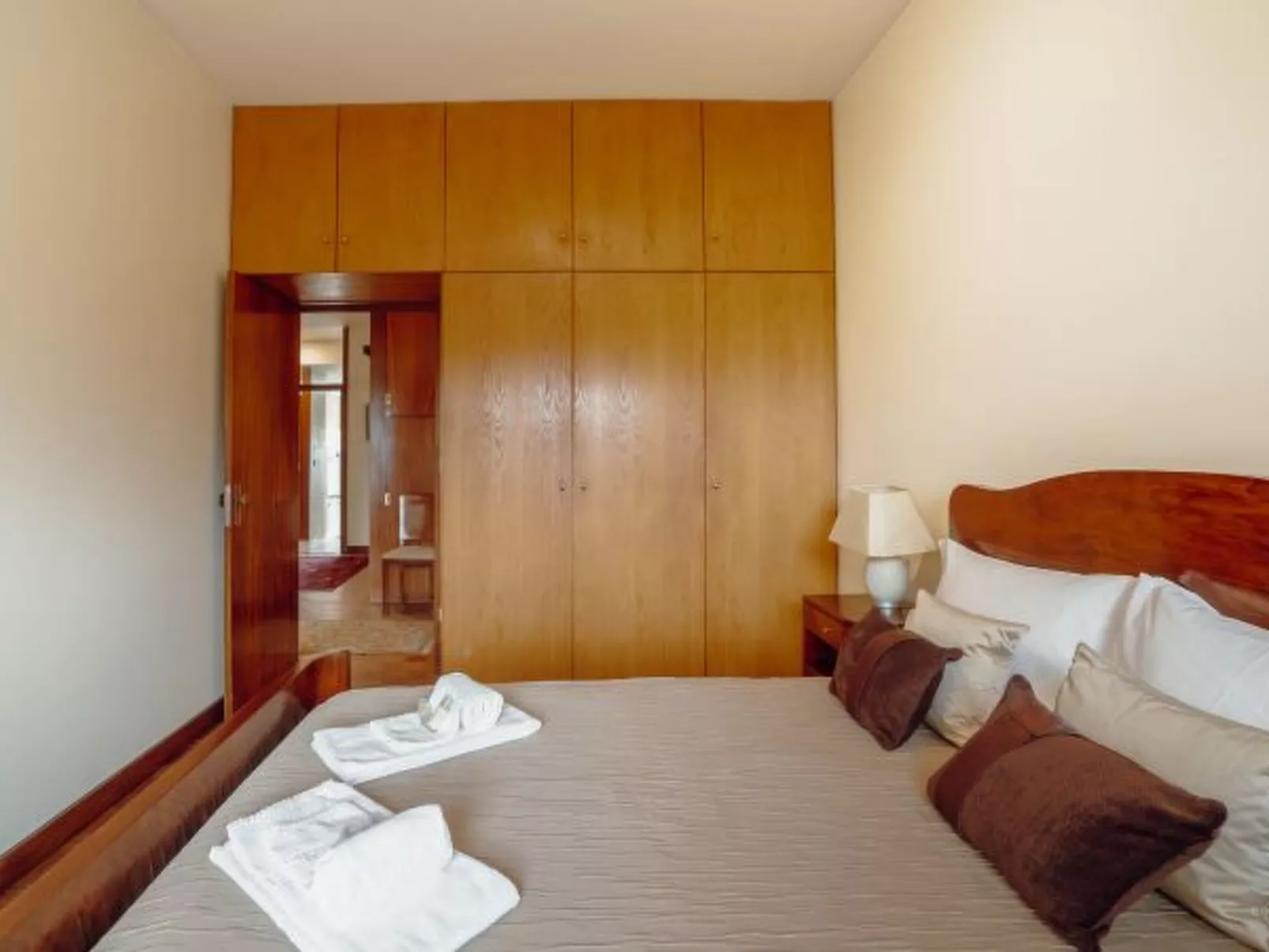 GRAND BOTANIC GARDEN APARTMENT by VACATIONY - Inside