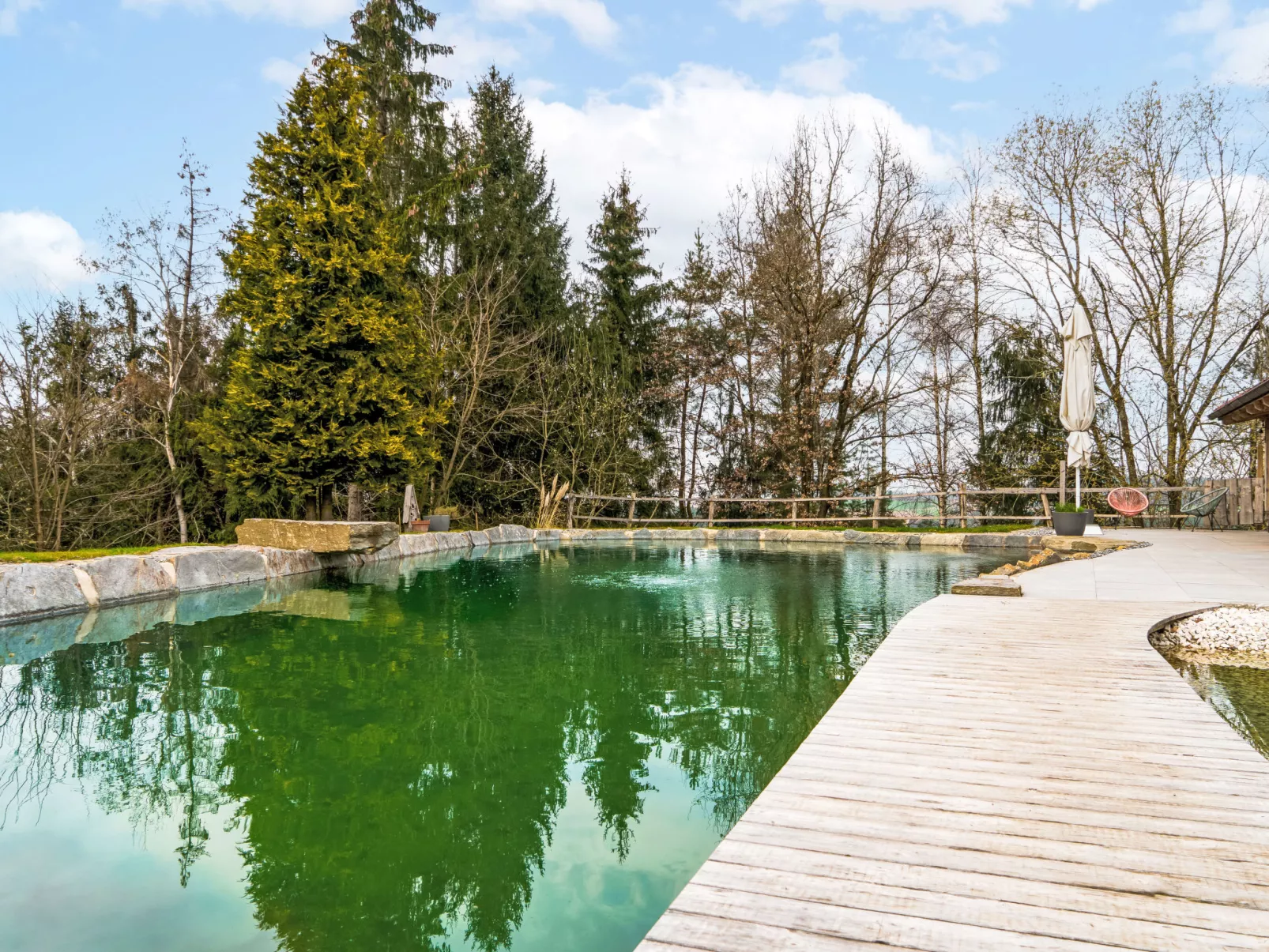 Oase im Grünen - Draußen