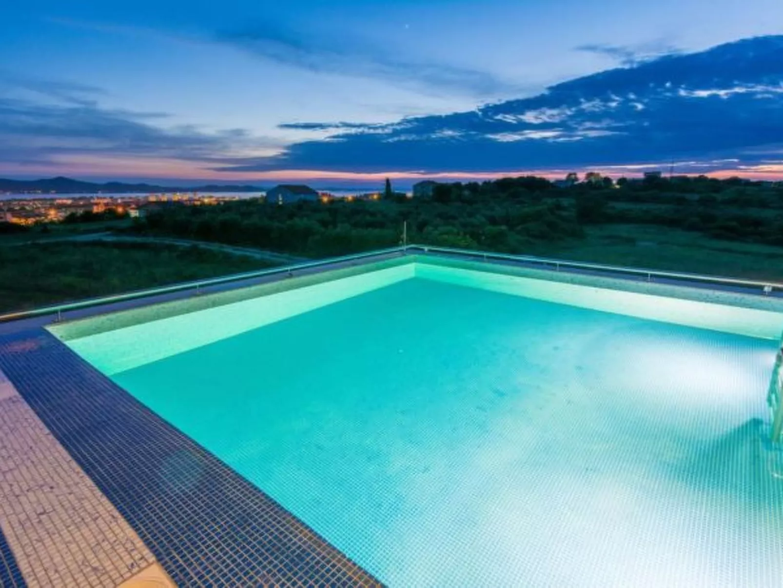 Villa Panorama with rooftop pool - Image-tags.info