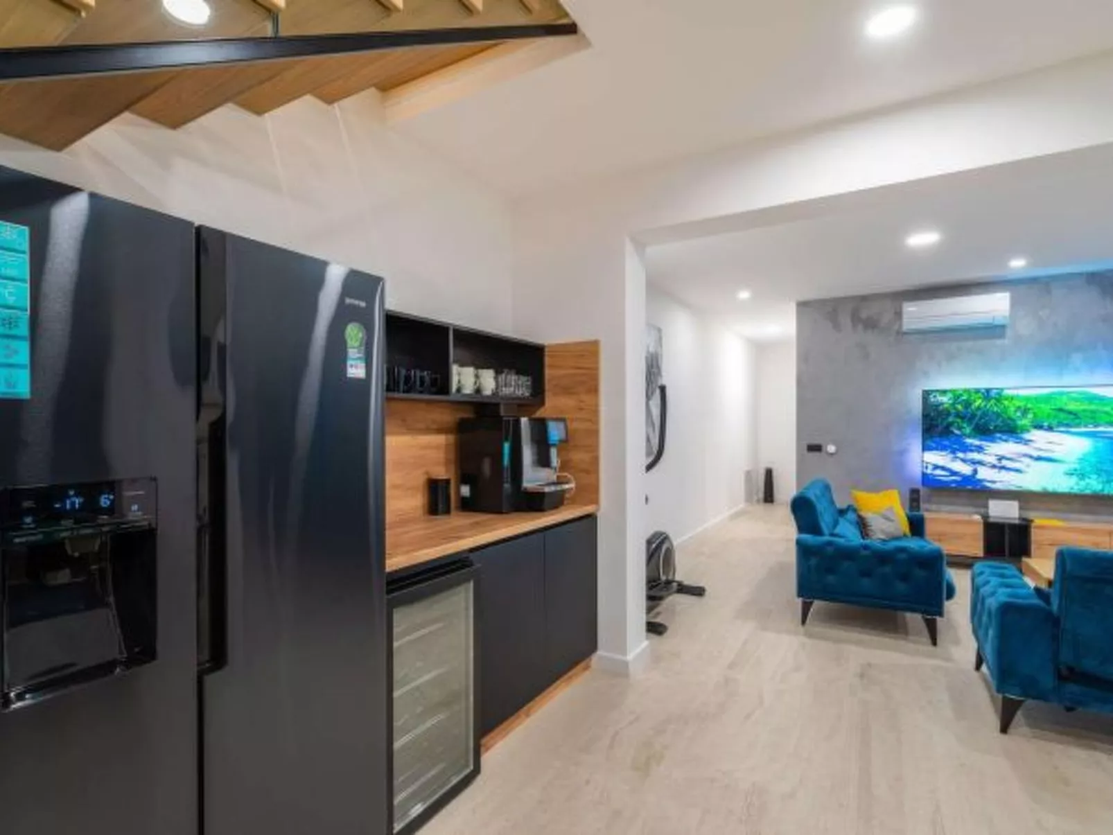 Villa Royal Hill with pool - Image-tags.info