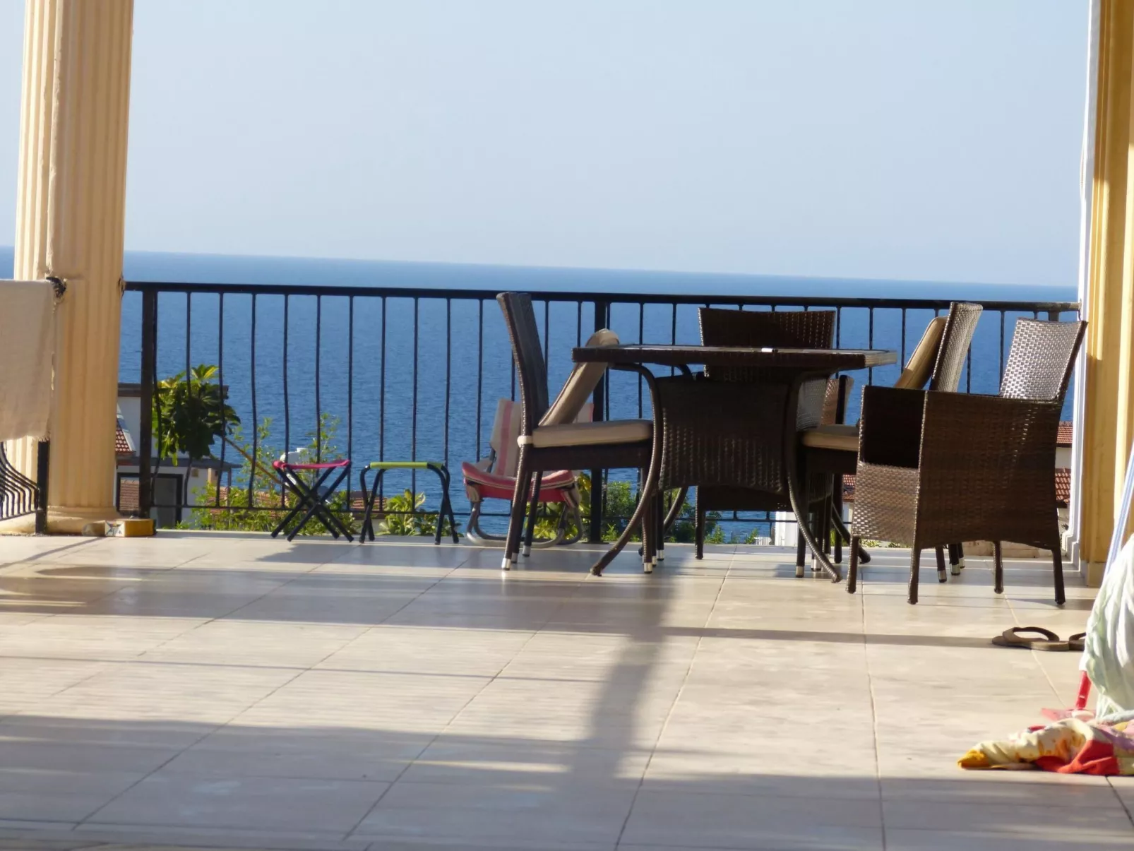 Ferienvilla mit Blick auf das Wasser - Draußen