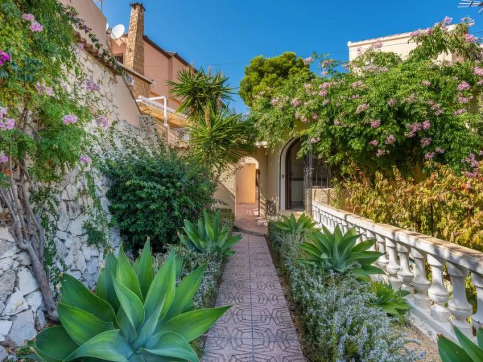 Villa Aloe - Plus - Image-tags.info