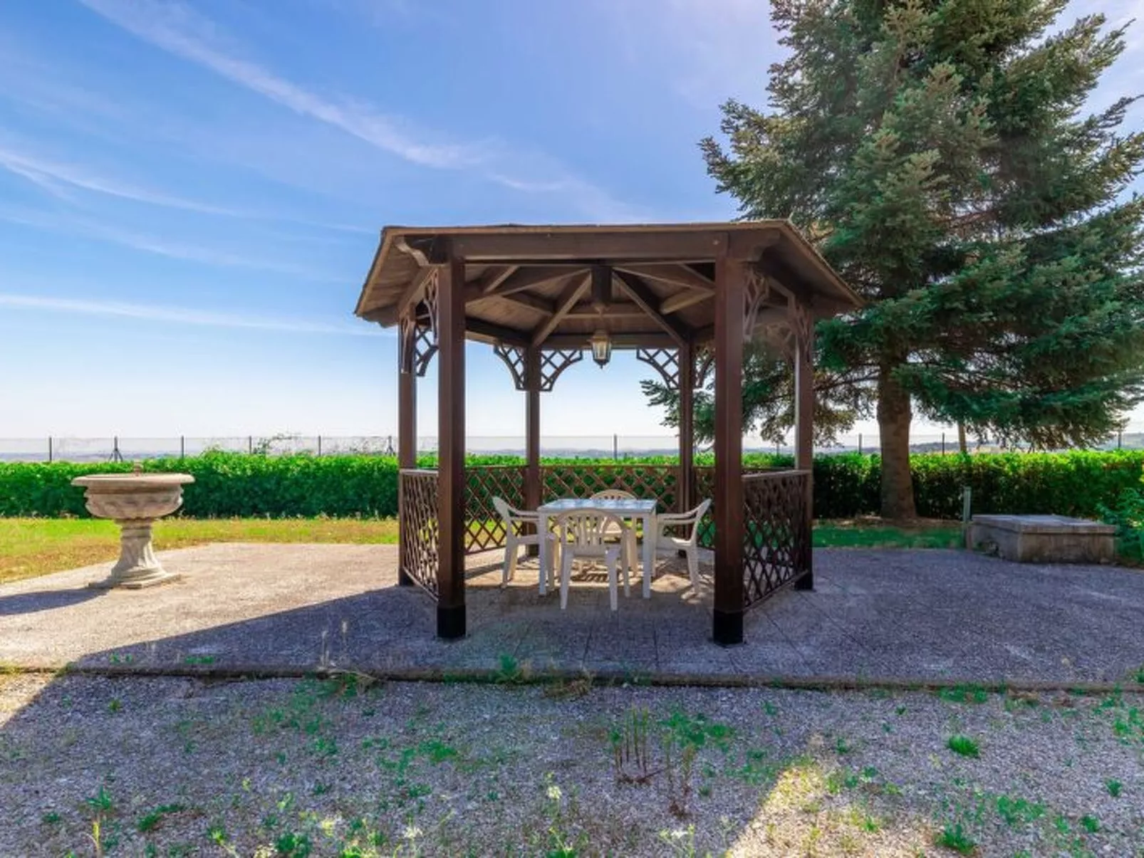 Sunrise Hill Holiday Home - Outside