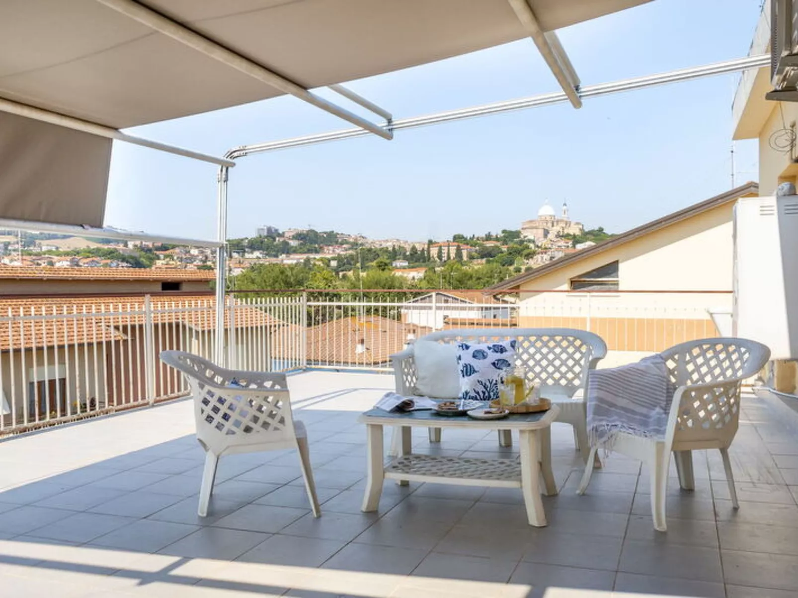 Sopraloreto Apartment - Dehors