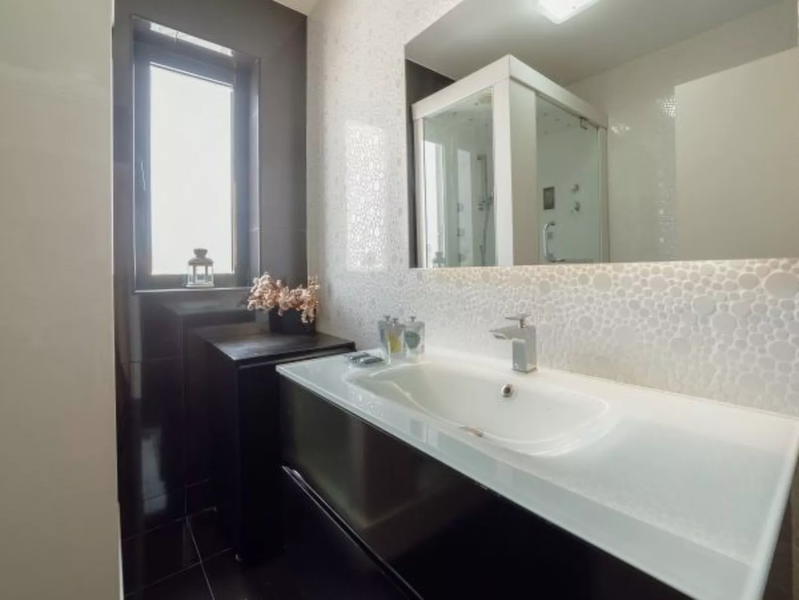 DOWNTOWN GRAND TOWER VIEW by VACATIONY - Inside