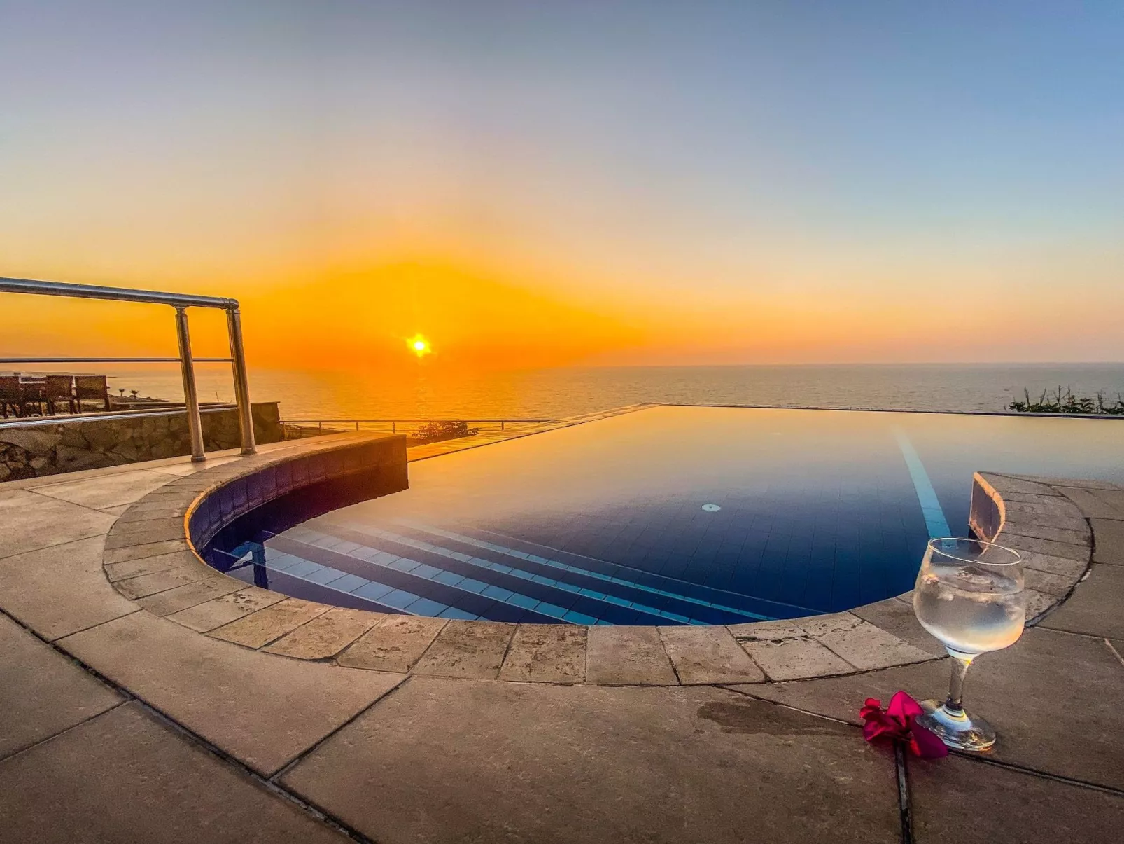 Villa "Meerblick" mit Infinity-Pool - Draußen
