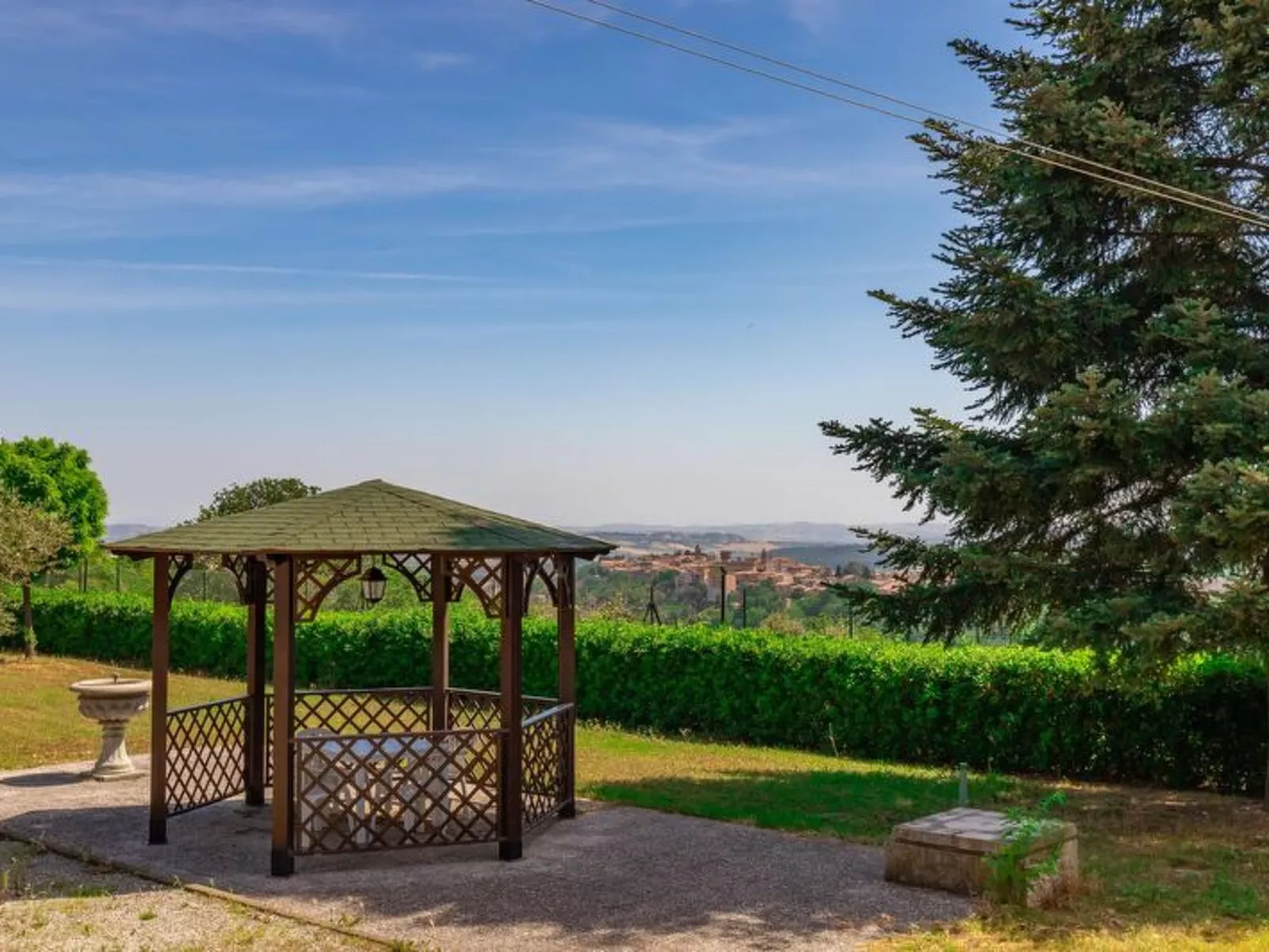 Sunrise Hill Holiday Home - Outside