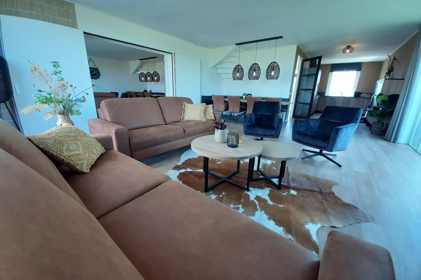 20 persoons villa 1 en 2-Living room