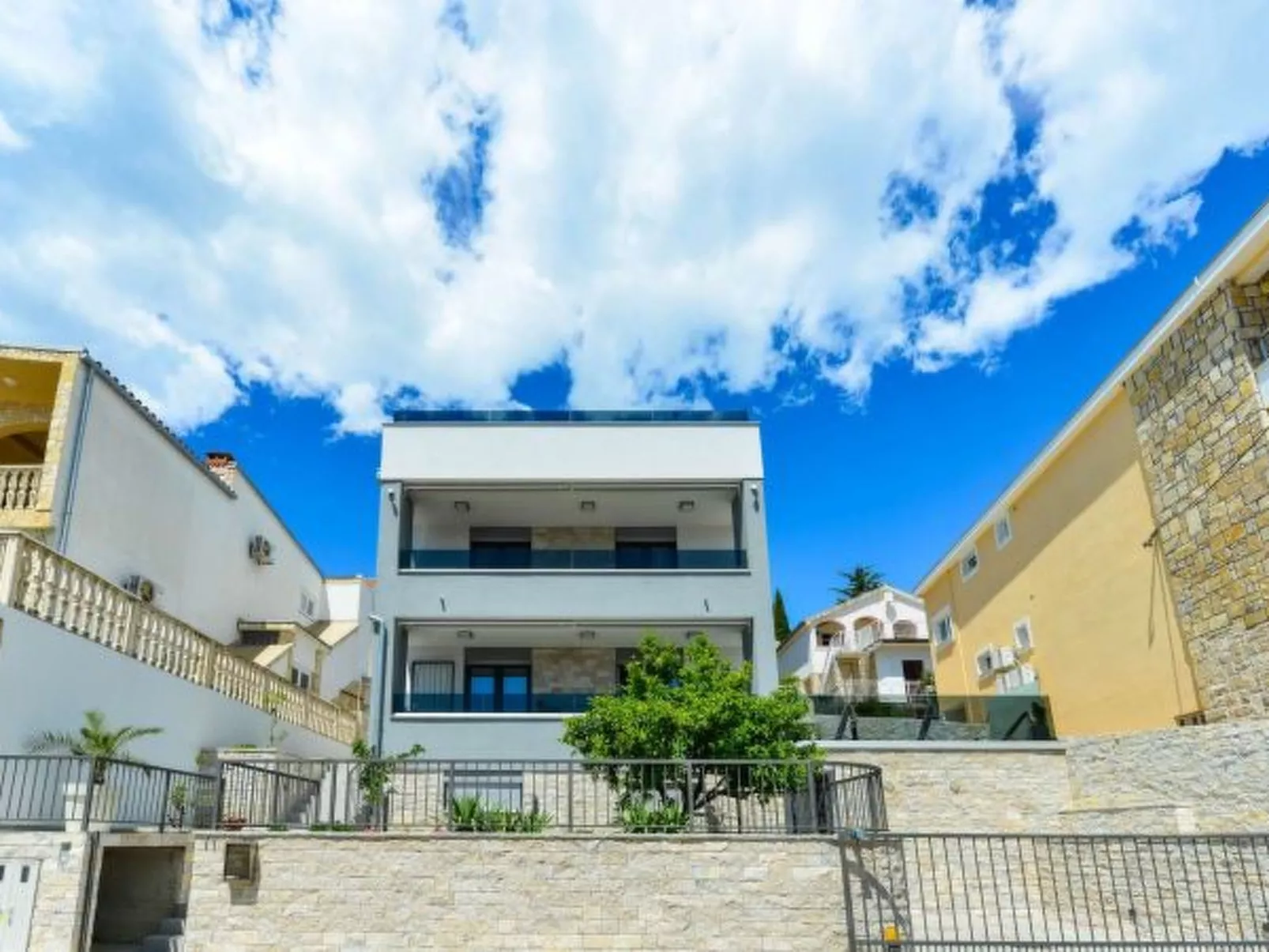 Modern Villa Futura with pool - Draußen