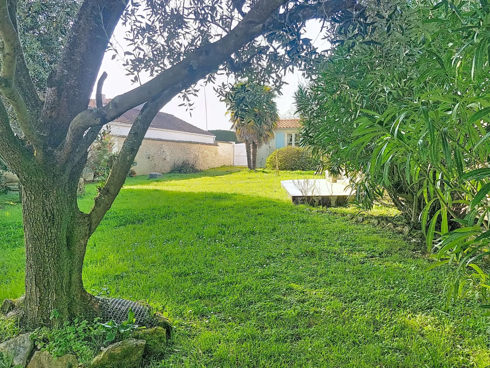 Le Château 3 - Draußen