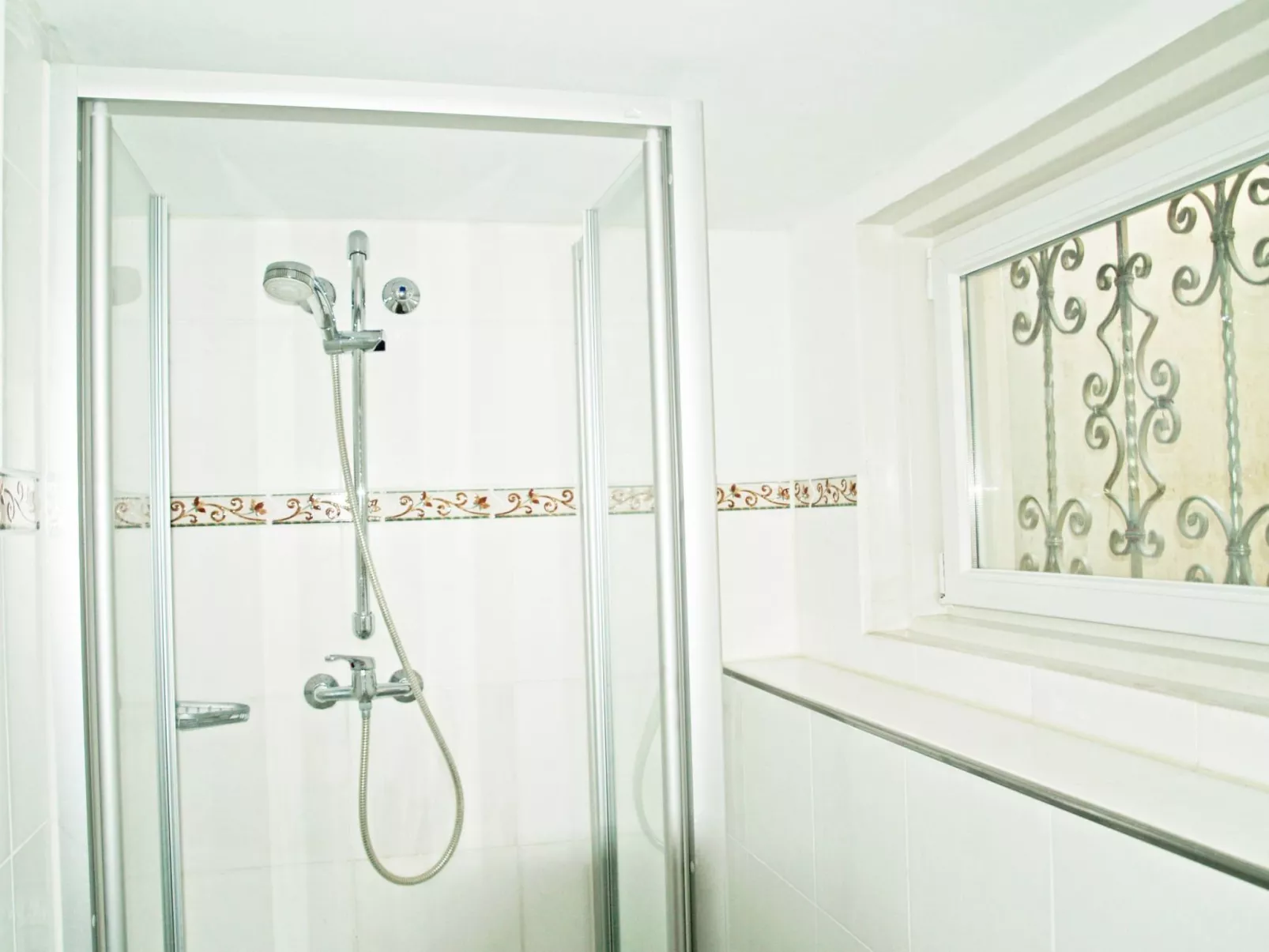 In Ermioni mit Grill, gemeinschaftlichem Pool und Terrasse - Drinnen