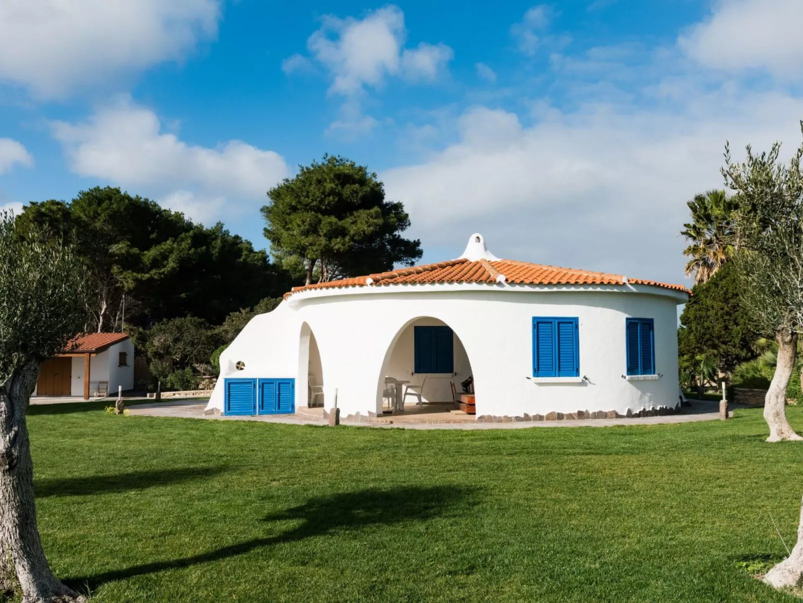 Haus in Calasetta mit Grill und Garten - Draußen