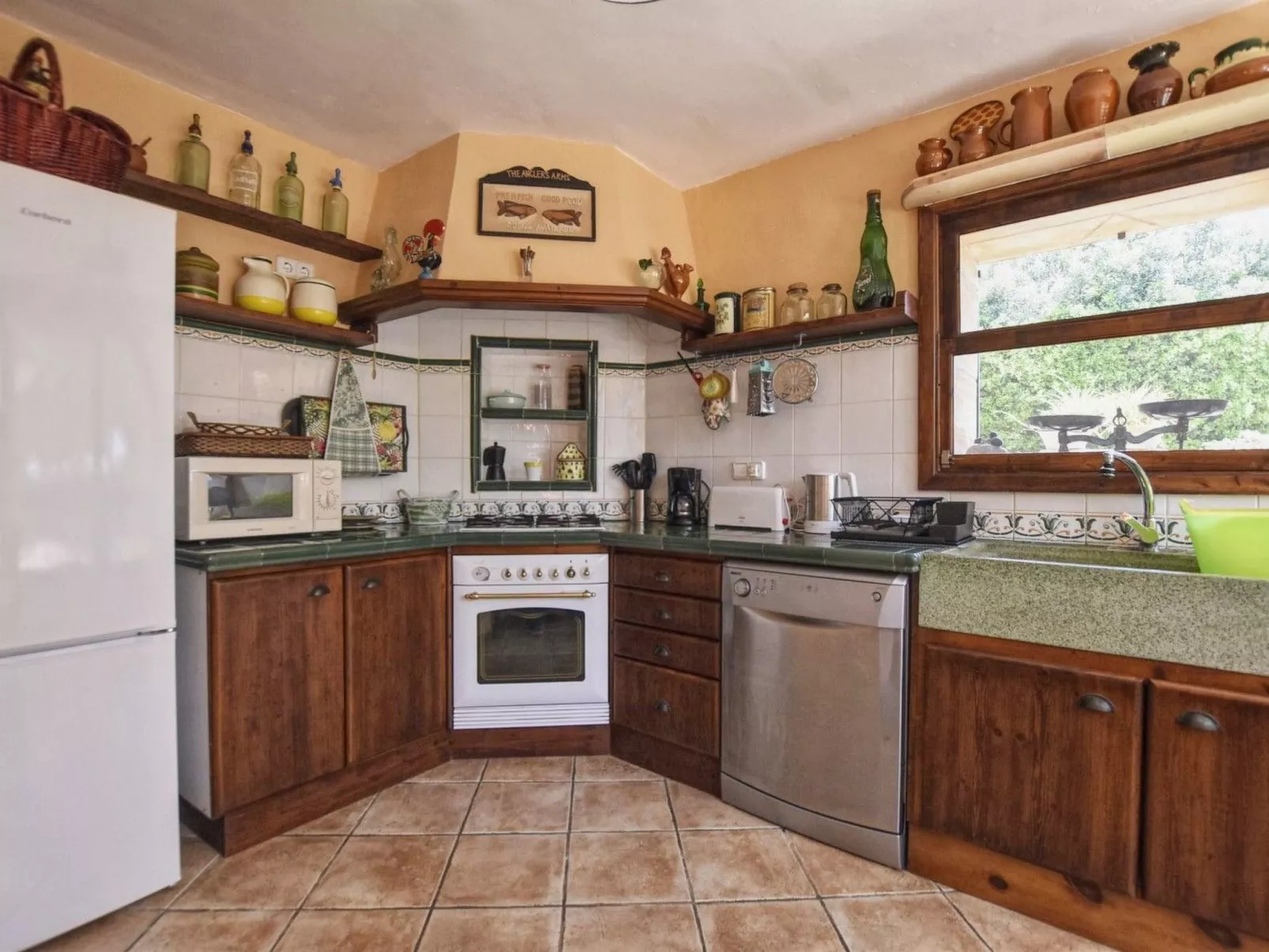 MONTSERRAT  ( SON PERETO ) - Drinnen