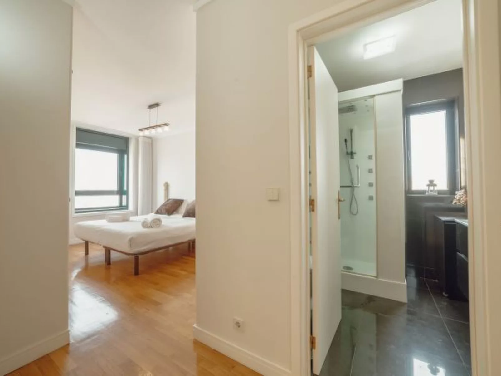 DOWNTOWN GRAND TOWER VIEW by VACATIONY - Inside