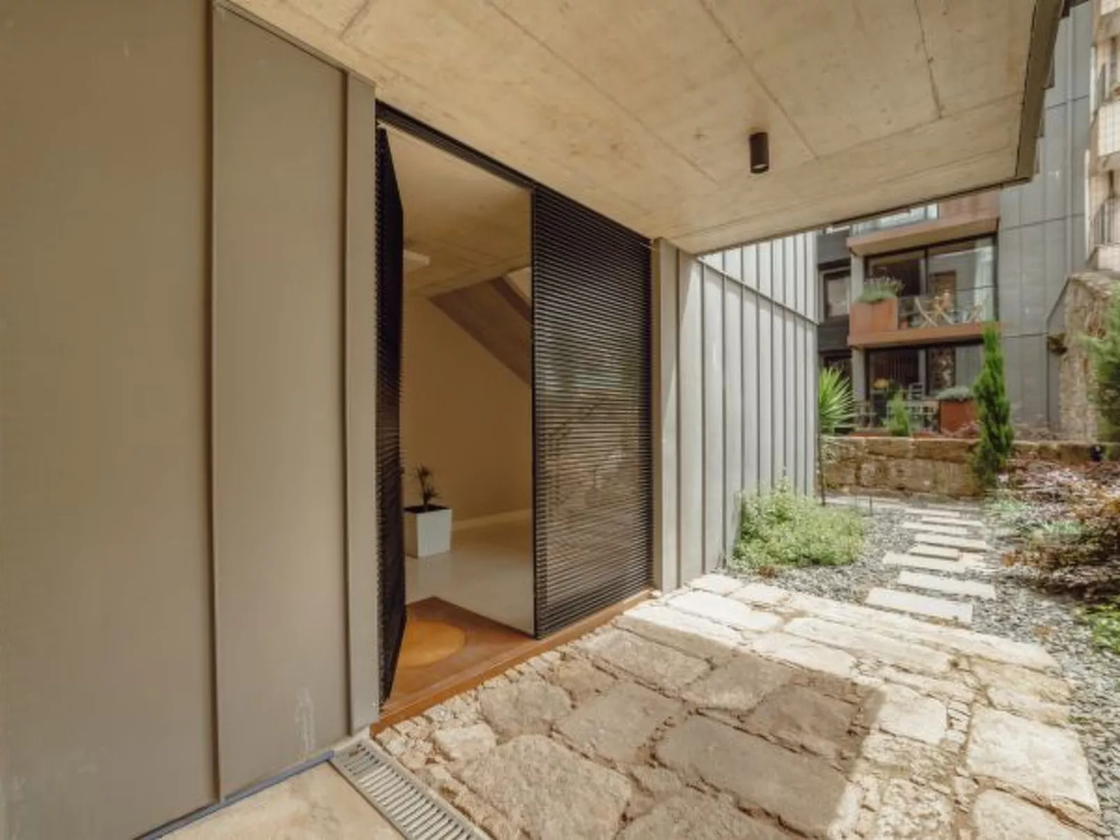 CITY CENTER PREMIUM with GARAGE by VACATIONY - Outside