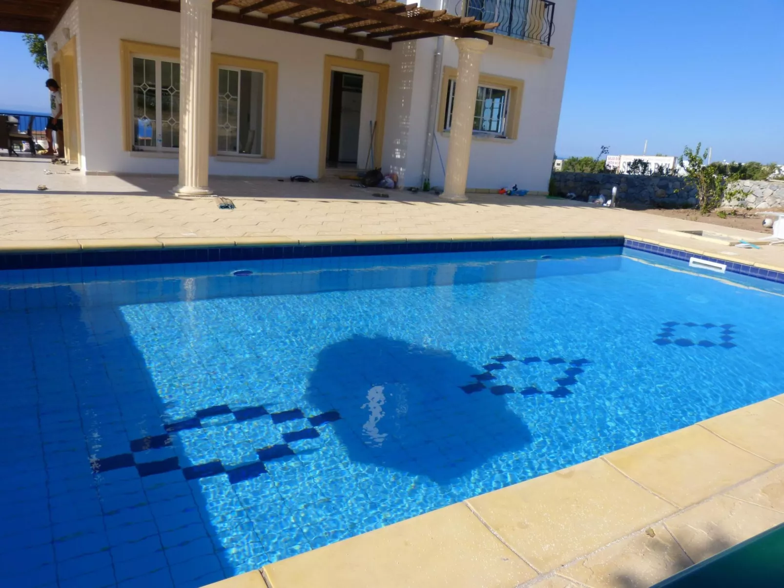 Ferienvilla mit Blick auf das Wasser - Draußen