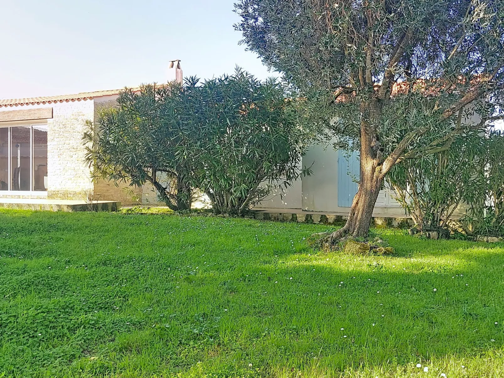 Le Château 3 - Draußen