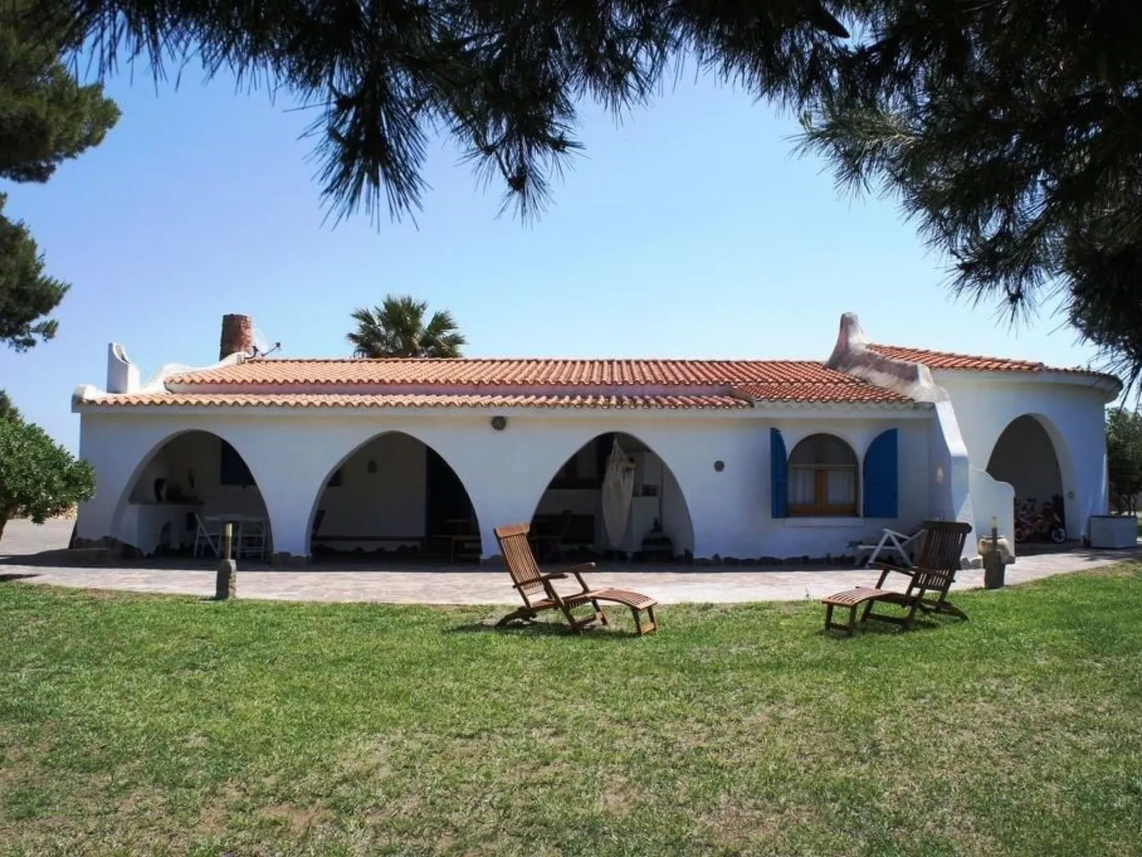 Haus in Calasetta mit Grill und Garten - Draußen