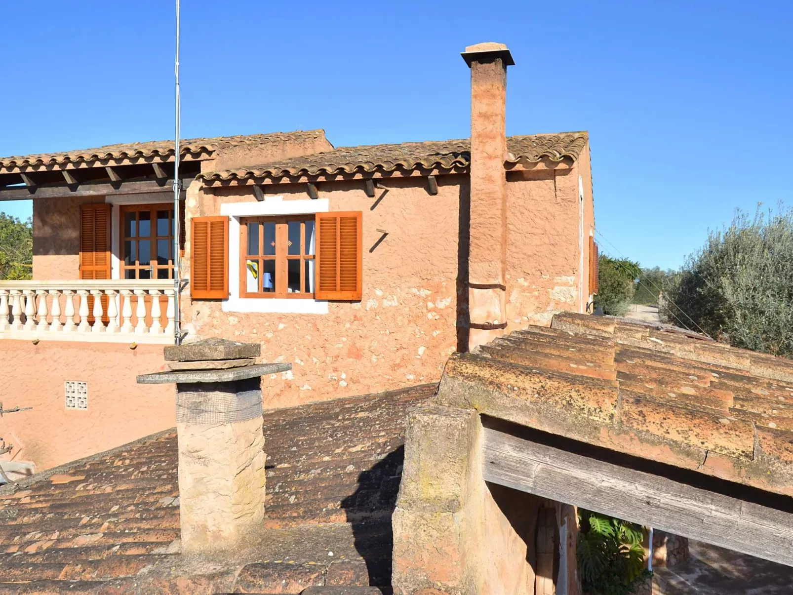 MONTSERRAT  ( SON PERETO ) - Draußen