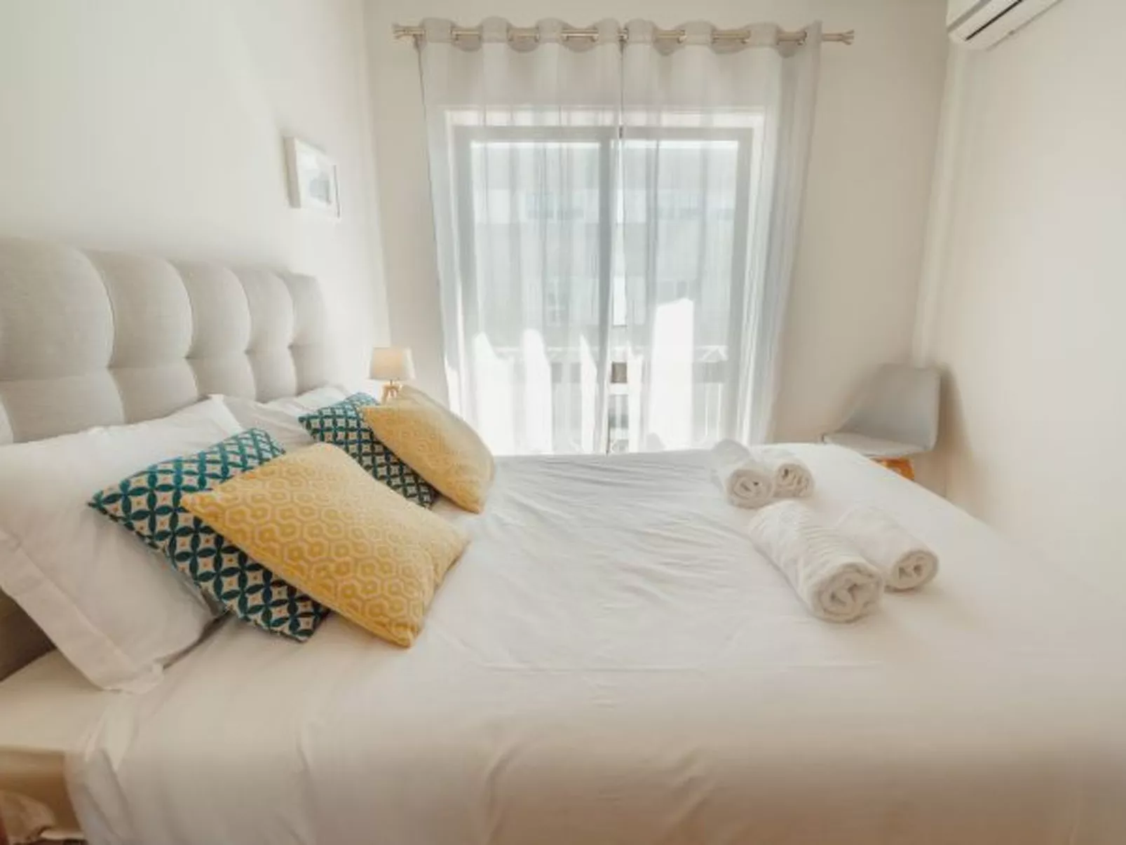 DOWNTOWN DESIGN WITH BALCONY by VACATIONY - Inside