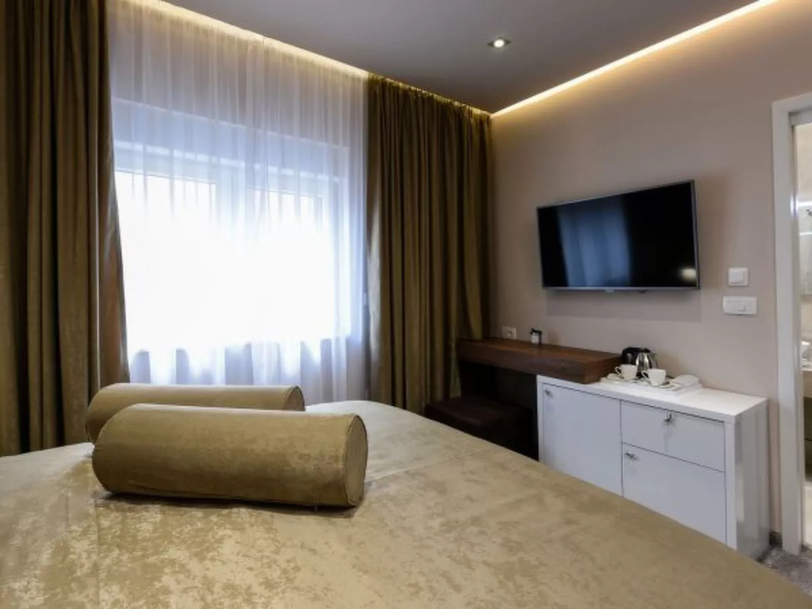 Rooftop heated pool Villa Jelena - Image-tags.info