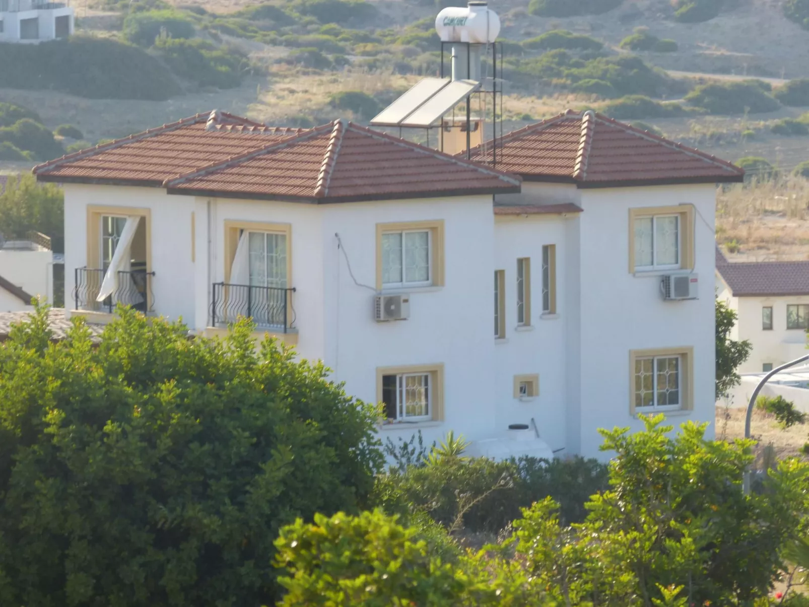 Ferienvilla mit Blick auf das Wasser - Draußen