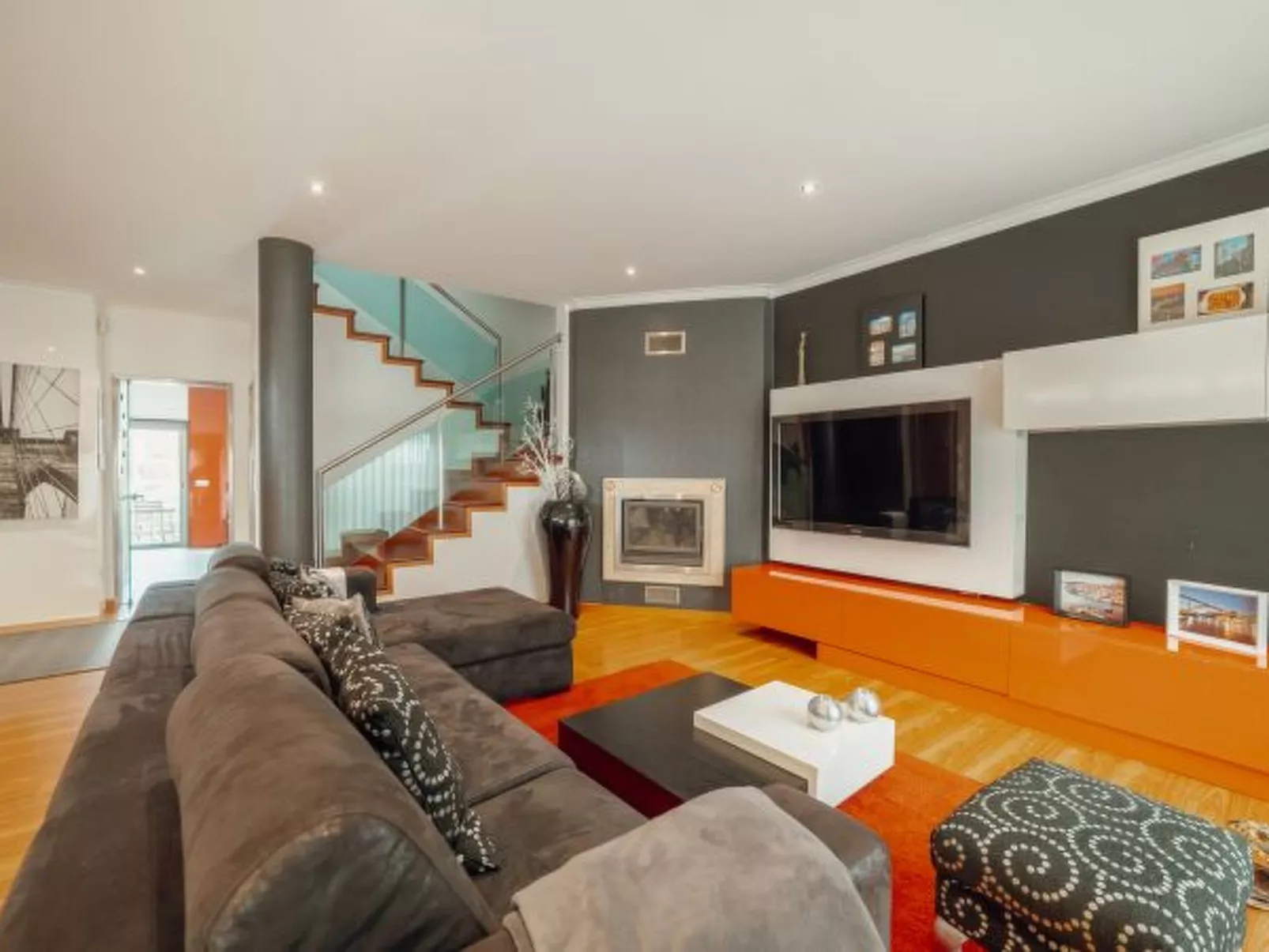 POOL & CINEMA VILLA by VACATIONY - Inside