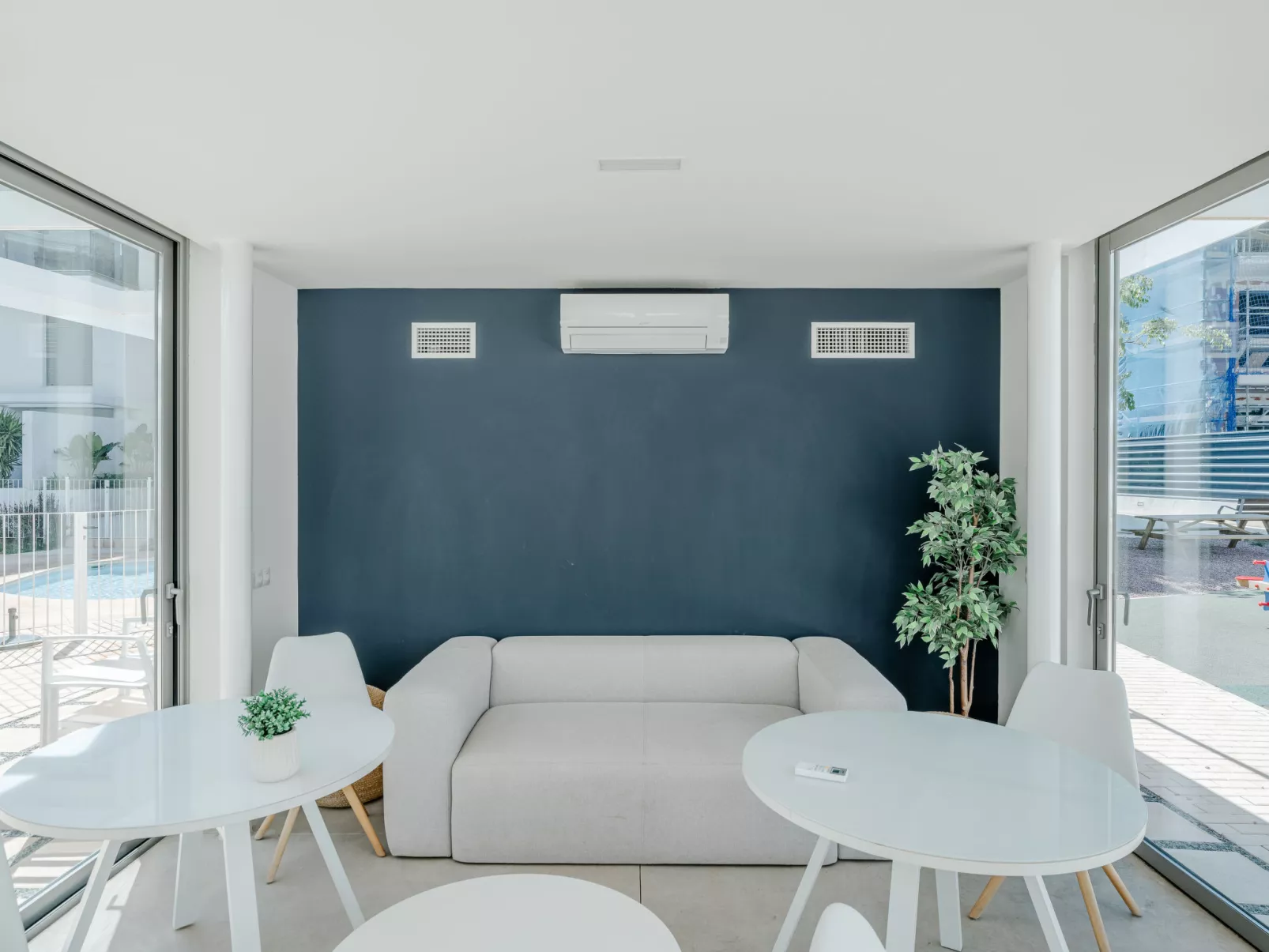 Marina Real III - Outside