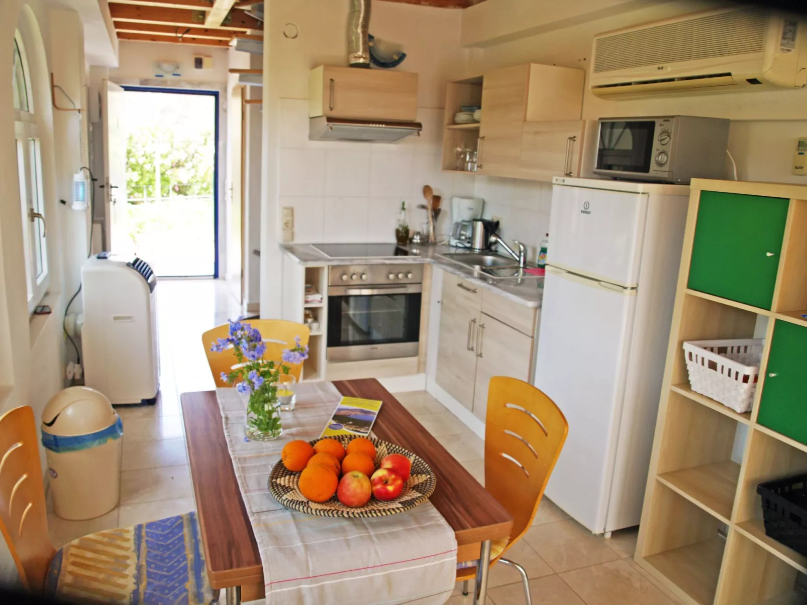 In Ermioni mit Grill, gemeinschaftlichem Pool und Terrasse - Drinnen