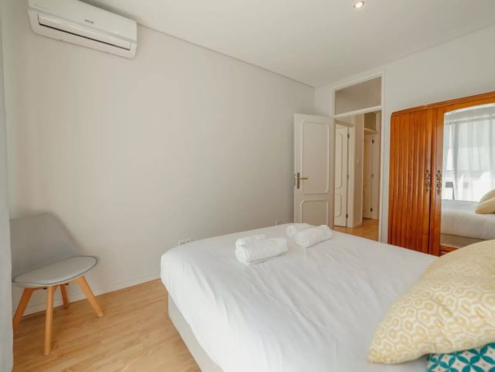 DOWNTOWN DESIGN WITH BALCONY by VACATIONY - Inside