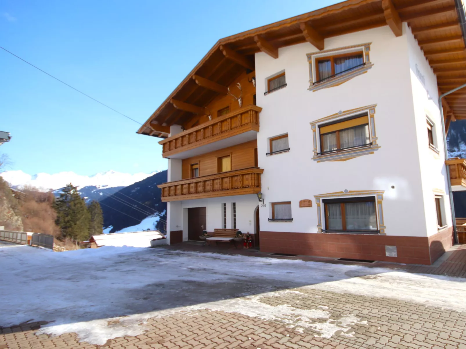 Garni Regina - Outside