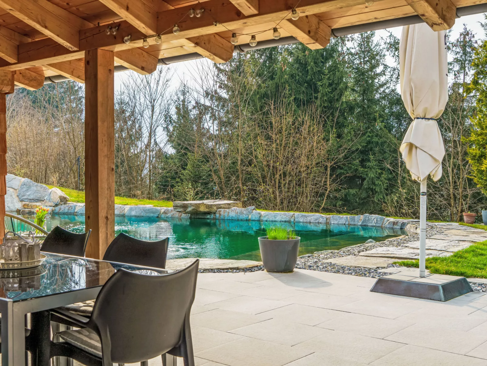 Oase im Grünen - Draußen